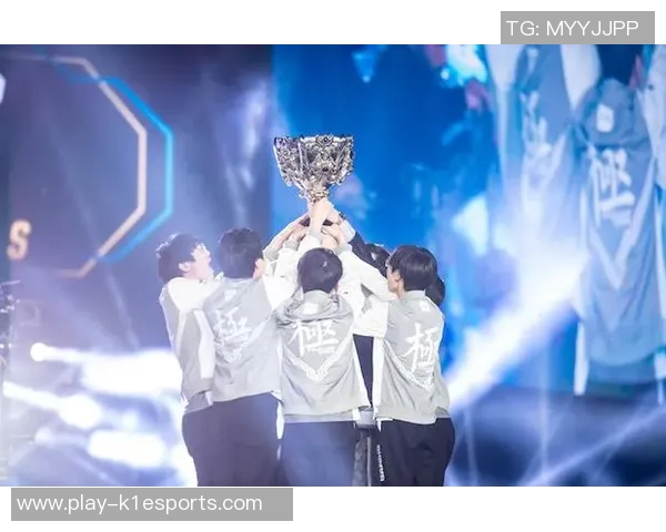 电竞新闻洲际赛精彩回顾IG战队逆袭之旅展现团队精神与不屈斗志